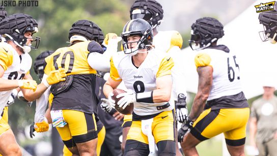 CBS Insider Believes Steelers Should Absolutely Stick With Kenny Pickett Over Justin Fields In 2024  (Steelers News)